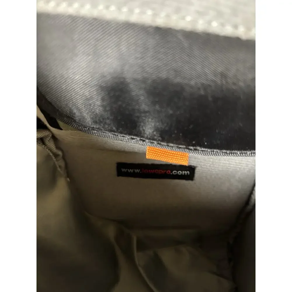 Lowepro Rezo 110 AW Camera Bag w/ Strap - Black. Clean.